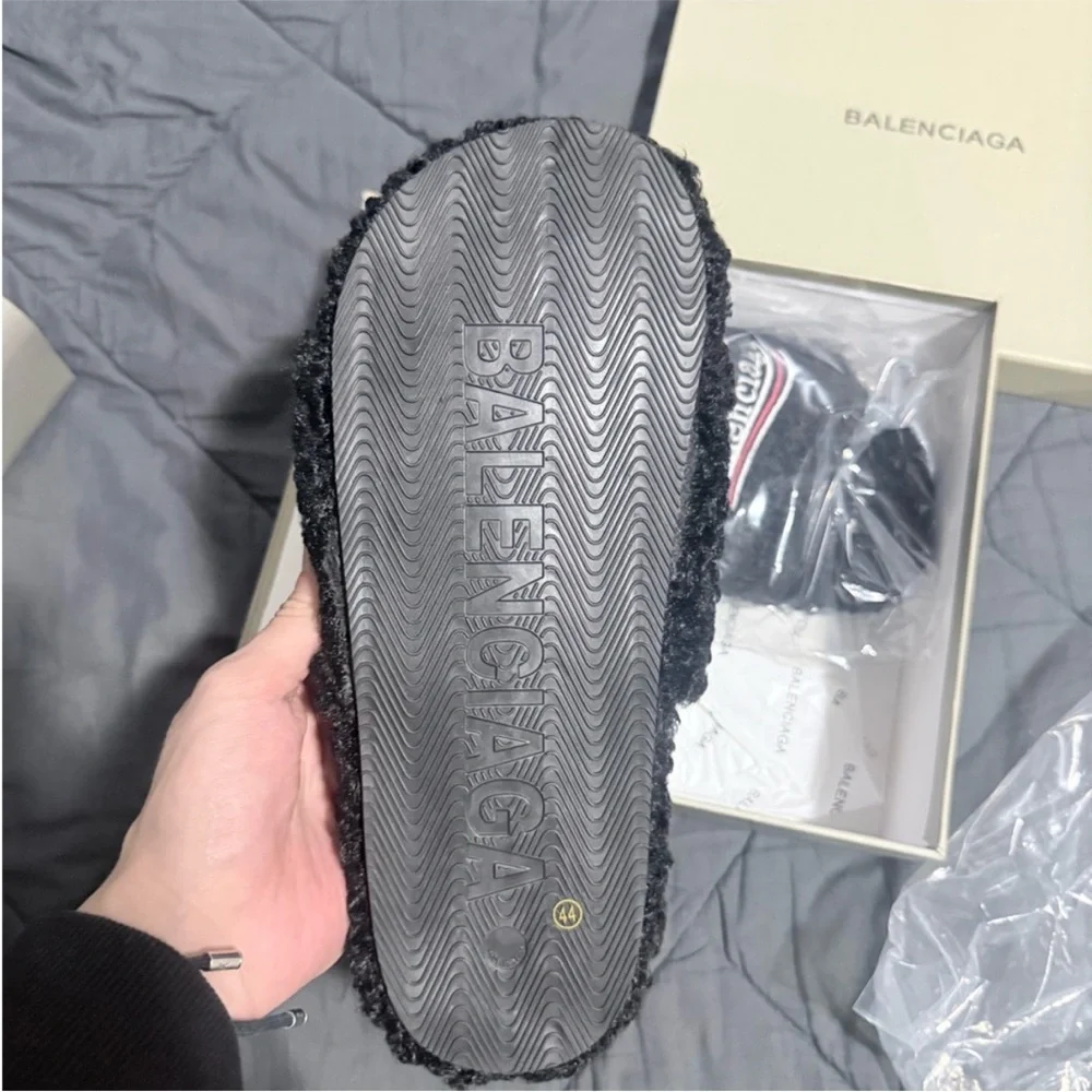 Balenciaga Black Textured Slides - Picture 3 of 3